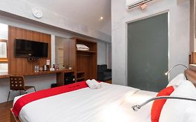 Reddoorz Premium Near Centre Point Mall Medan