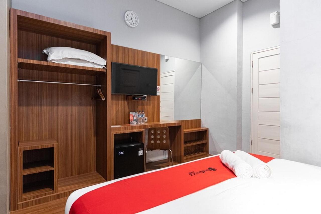 Reddoorz Premium Near Centre Point Mall Medan Hotel Bagian luar foto