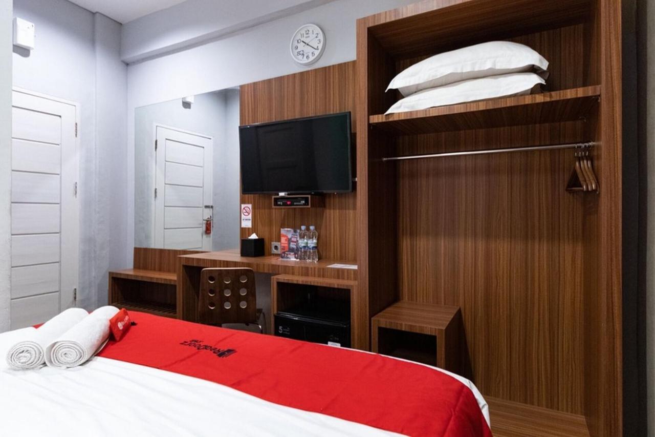 Reddoorz Premium Near Centre Point Mall Medan Hotel Bagian luar foto