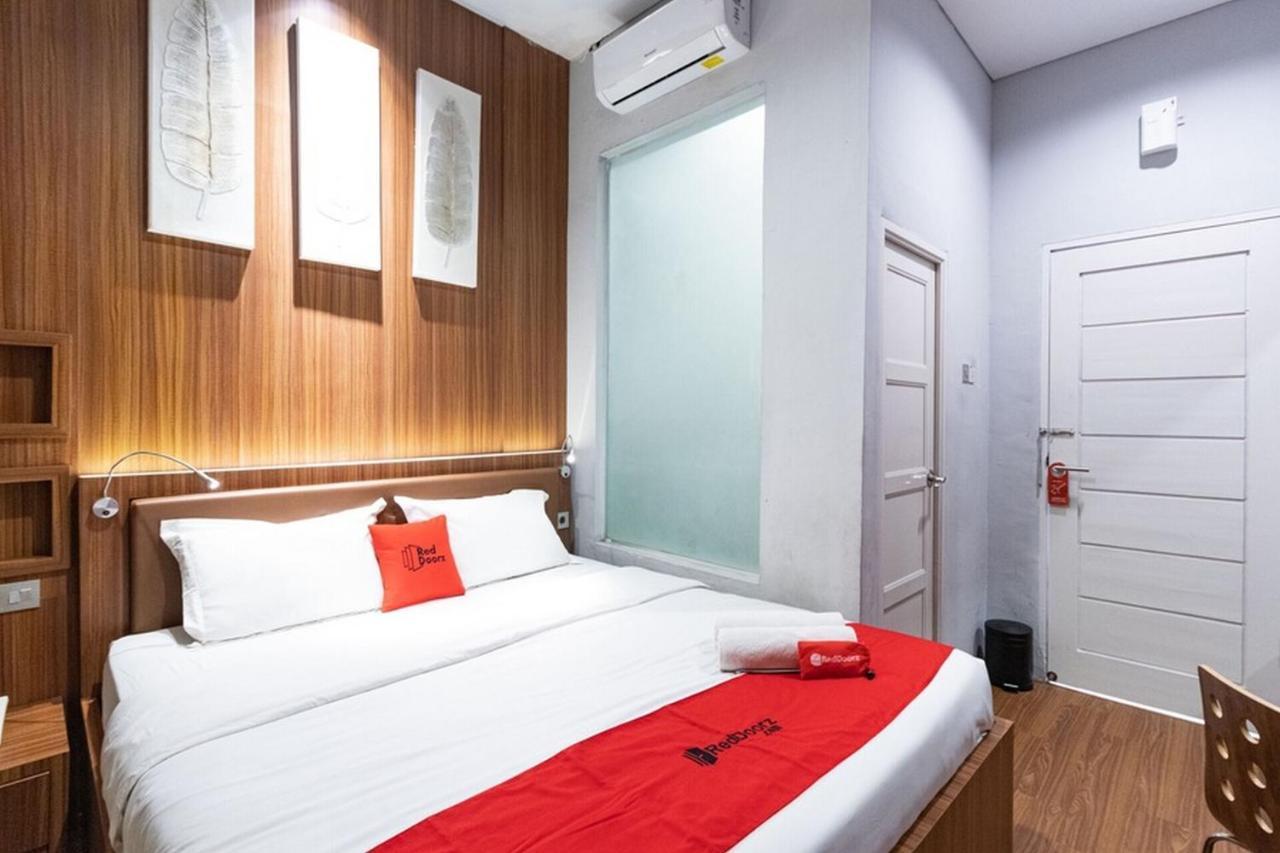 Reddoorz Premium Near Centre Point Mall Medan Hotel Bagian luar foto